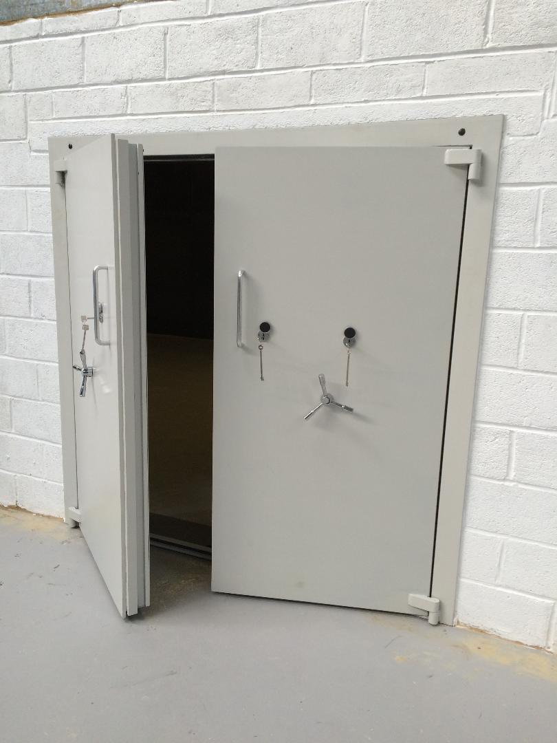  National Safes    Vault Doors from the midlands Willenhall West Midlands National Safes